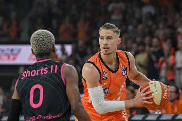 不仅仅是对 不仅仅是对