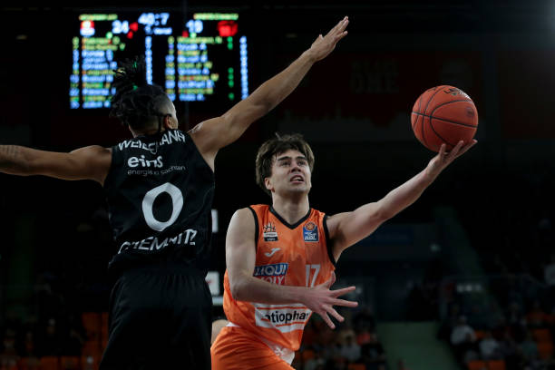 并再度带领 并再度带领