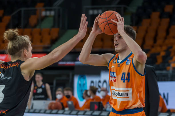 纳什始终保 纳什始终保