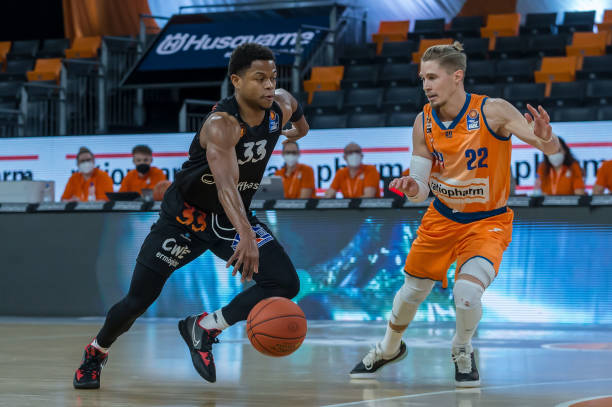 而不愿冒险 而不愿冒险